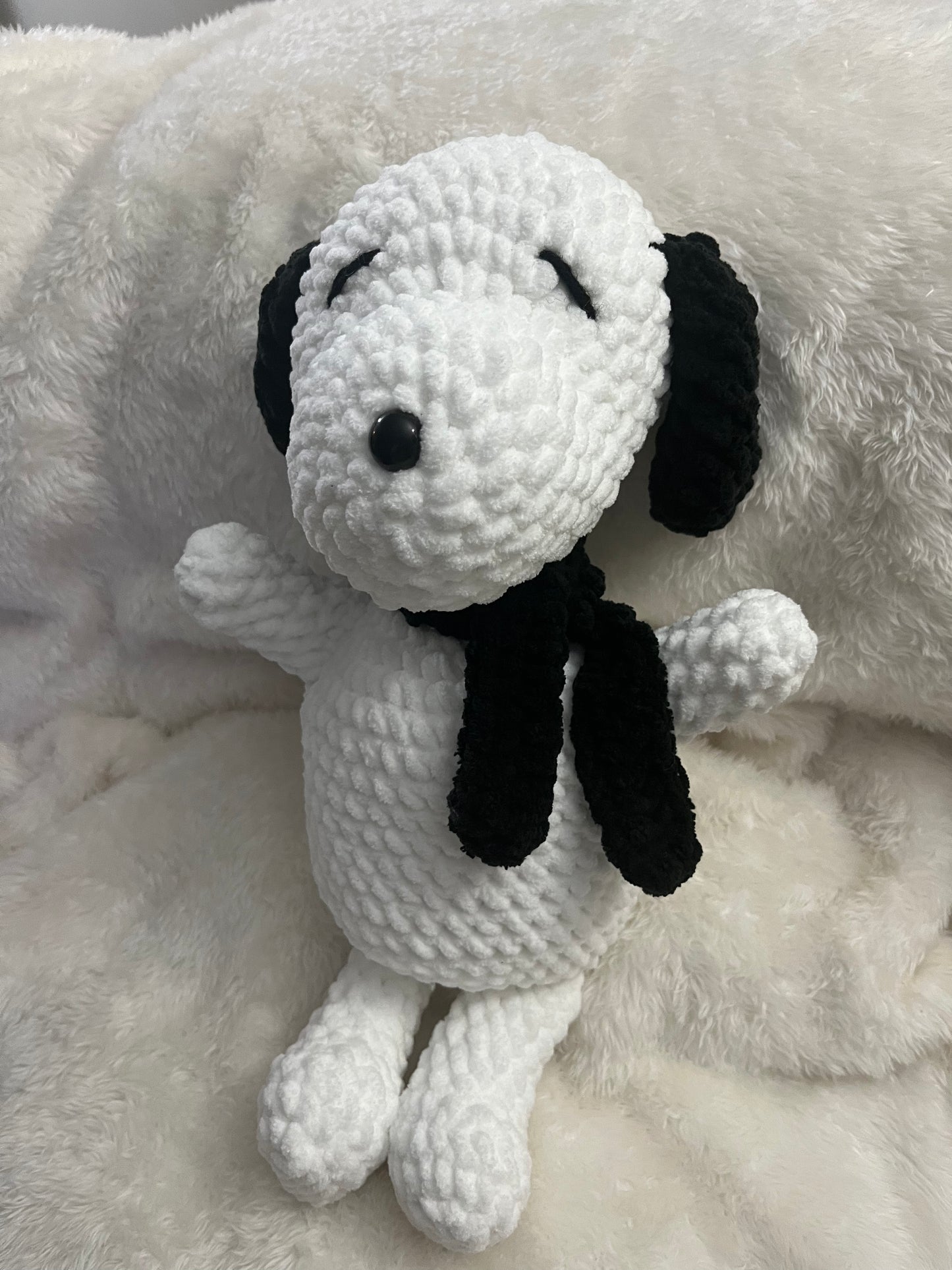 CROCHET SNOOPY PLUSHIE