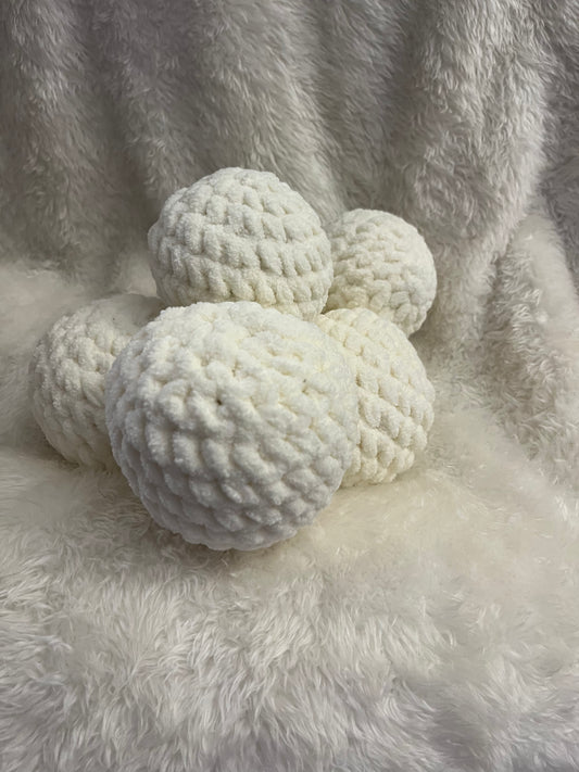 INDOOR ALL YEAR ROUND CROCHET SNOWBALLS